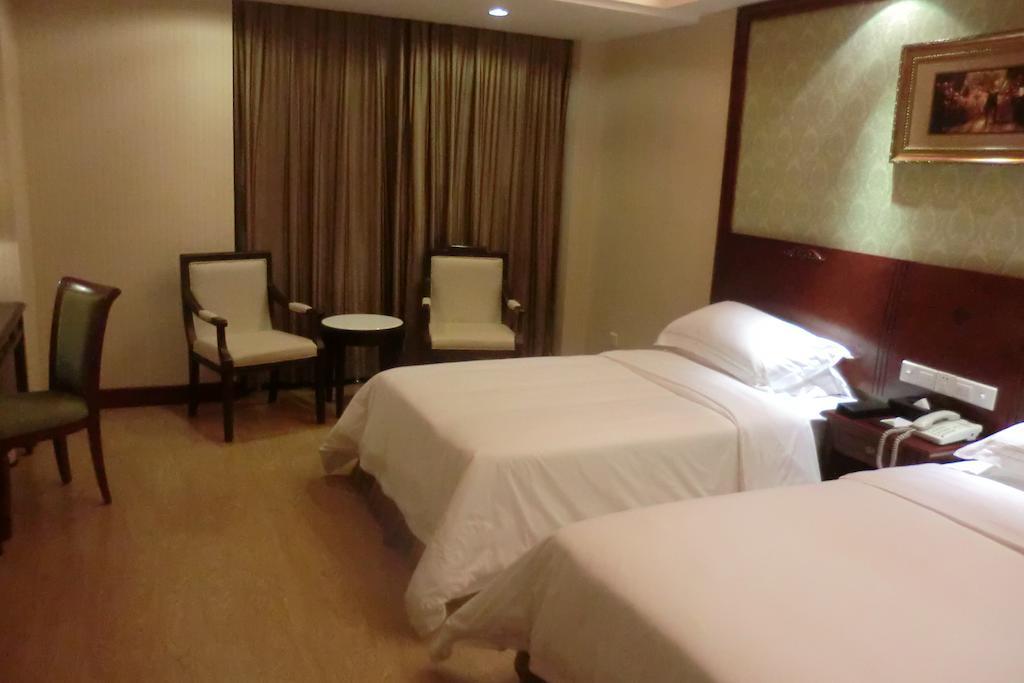 Vienna Hotel Shenzhen Shuanglong Subway Station Room photo