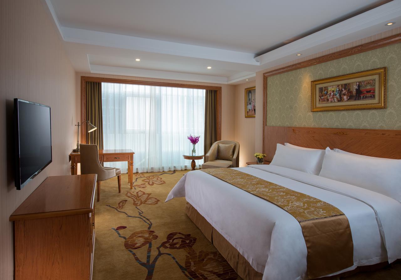 Vienna Hotel Shenzhen Shuanglong Subway Station Exterior photo