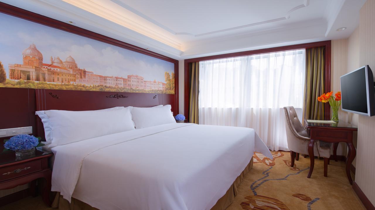 Vienna Hotel Shenzhen Shuanglong Subway Station Exterior photo