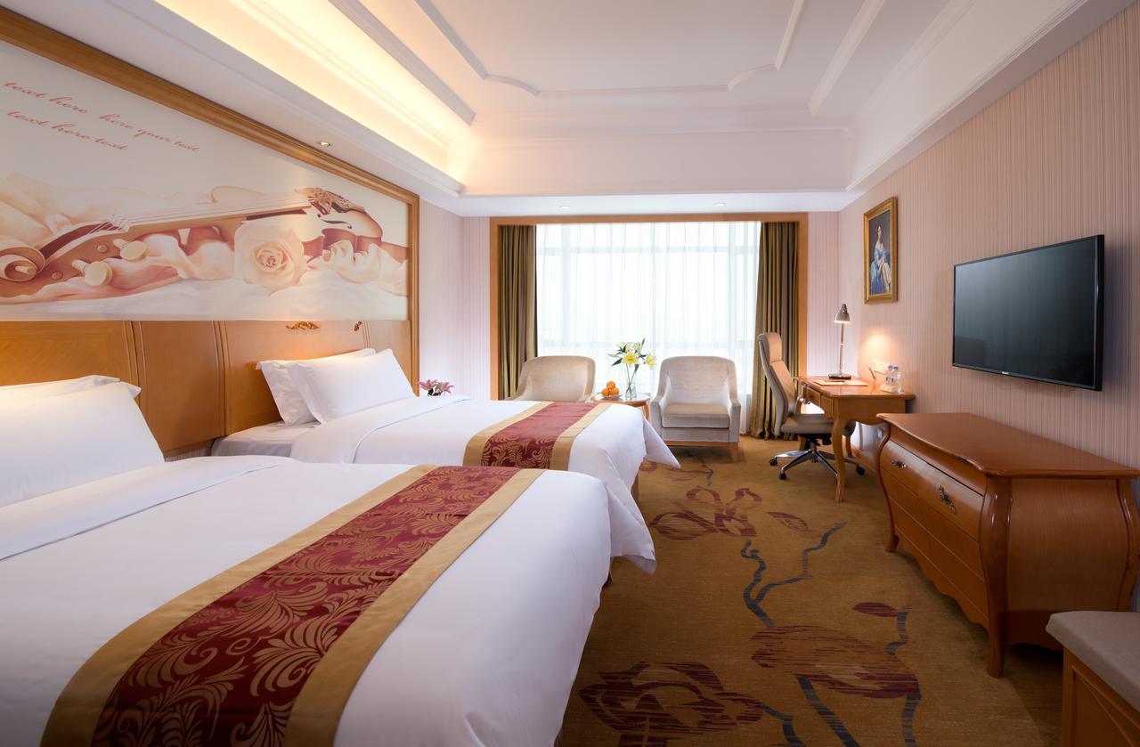Vienna Hotel Shenzhen Shuanglong Subway Station Exterior photo
