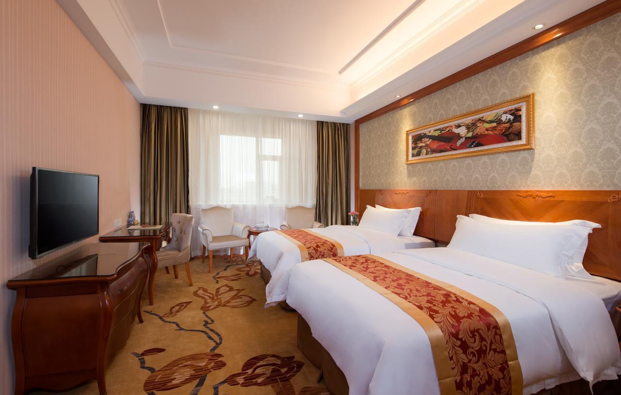 Vienna Hotel Shenzhen Shuanglong Subway Station Exterior photo