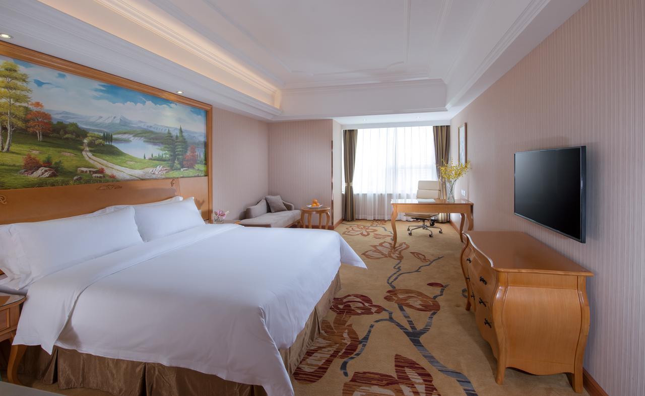 Vienna Hotel Shenzhen Shuanglong Subway Station Exterior photo